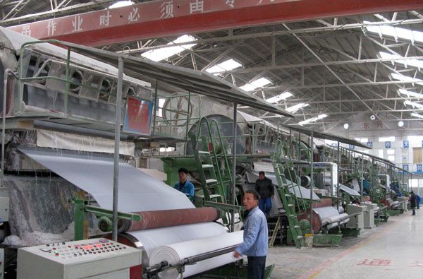La producción de papel higiénico equipos de la línea